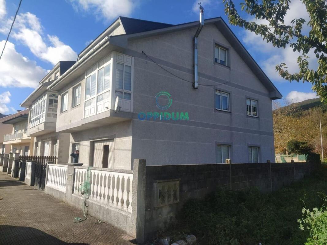 Venta de chalet independiente en Calle Pérez Lugín, Cariño
photo 3