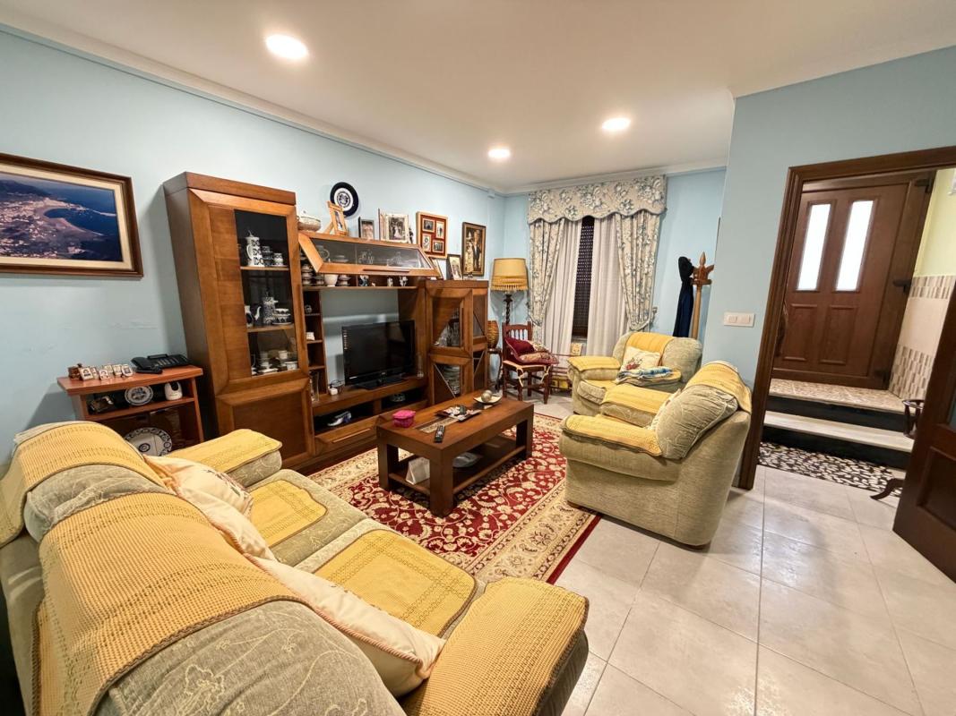 Venta de chalet adosado en  Calle Centeás, 29 , Cariño photo 4