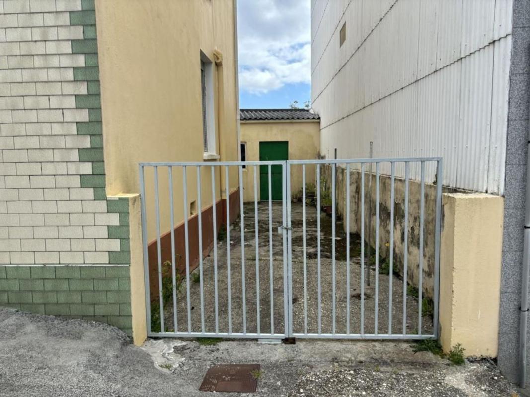 Sprzedaż niezależnego domku jednorodzinnego w Calle Doutor Carreño, 23, Kochanie photo 3