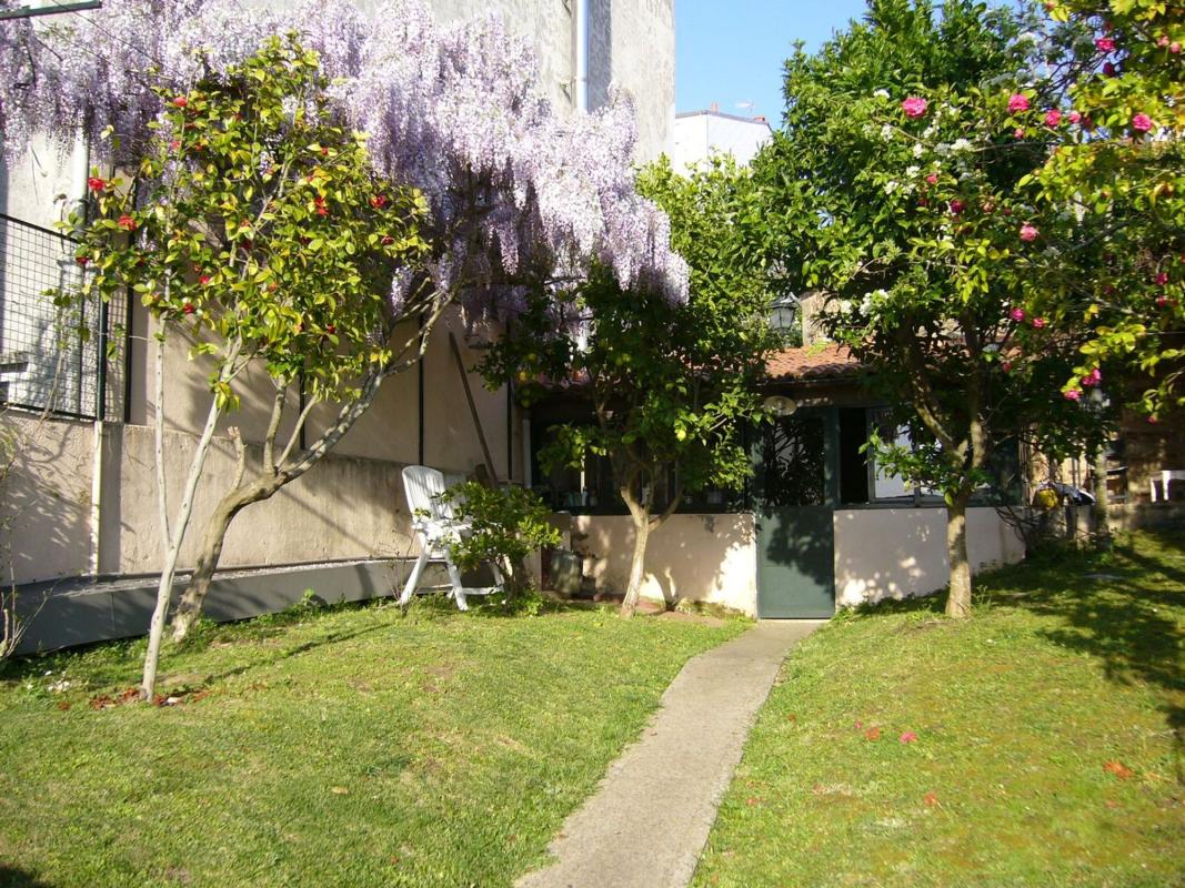 Sale of independent chalet in Calle de Belvís, 9, Santiago de Compostela
 photo 2
