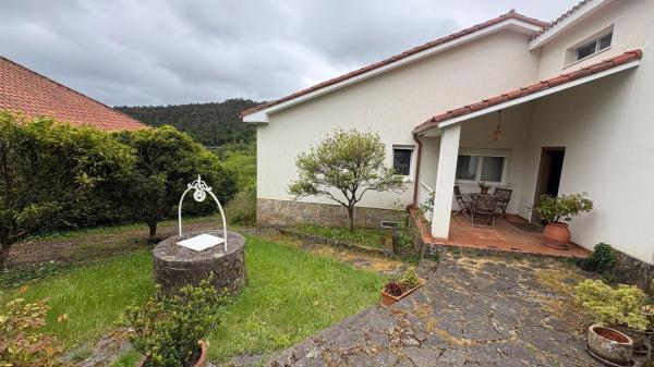 Casa independiente en calle Cerdeira thumbnail 1