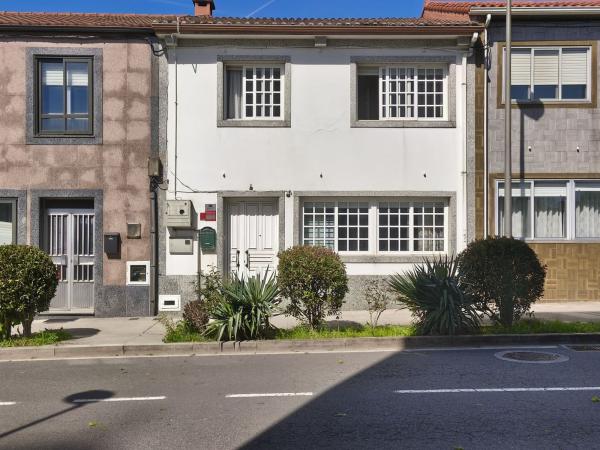 Chalet adosado en calle da Virxe Branca thumbnail 1