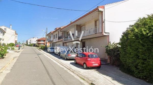 Chalet independiente en venta en Camino dos Vilares, Santiago de Compostela
thumbnail 2