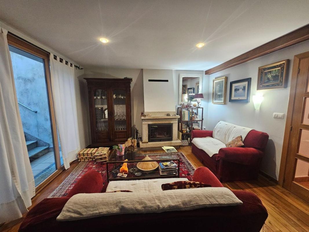 Sale of independent chalet in Calle de Belvís, Santiago de Compostela
photo 3