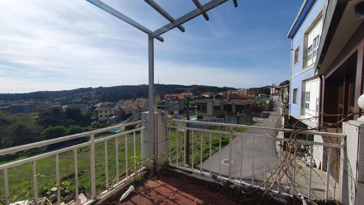 Venta de chalet adosado en  Calle da Cima da Eira , Santiago de Compostela photo 3