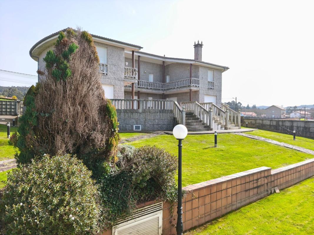 Sale of independent chalet in A Barcia, Santiago de Compostela
photo 2