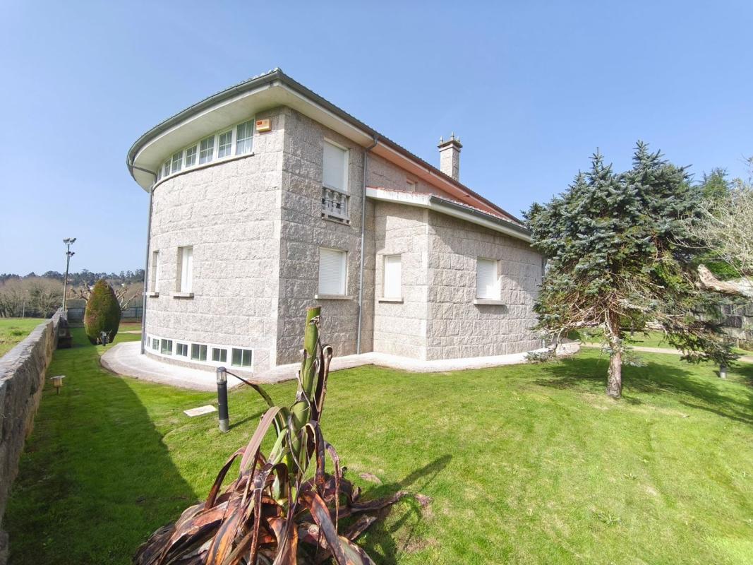 Sale of independent chalet in A Barcia, Santiago de Compostela
photo 4