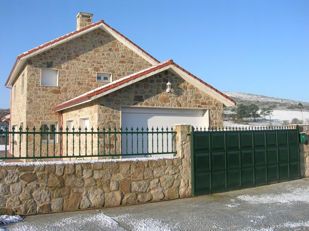 Sale of independent chalet in Calle Senande, 67, Santiago de Compostela
photo 2