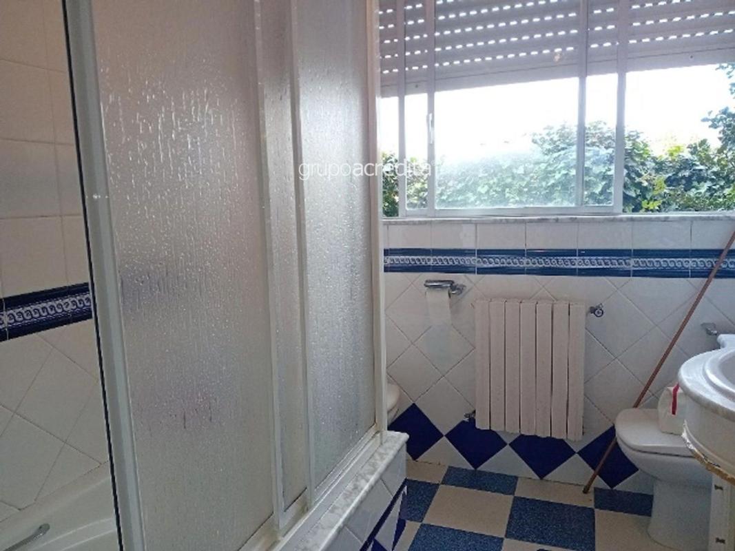 Sale of independent chalet in Campus sur - Santa Marta, Santiago de Compostela
 photo 3