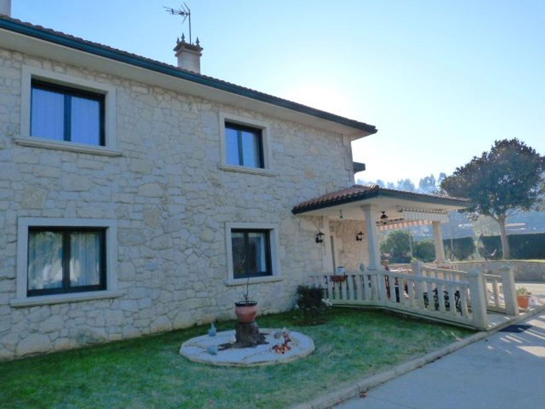 Sale of independent chalet in Lugar Larañiño, Santiago de Compostela
 photo 2