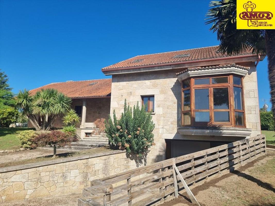 Sale of independent chalet in Aldea Sabaxáns, Brion
photo 3