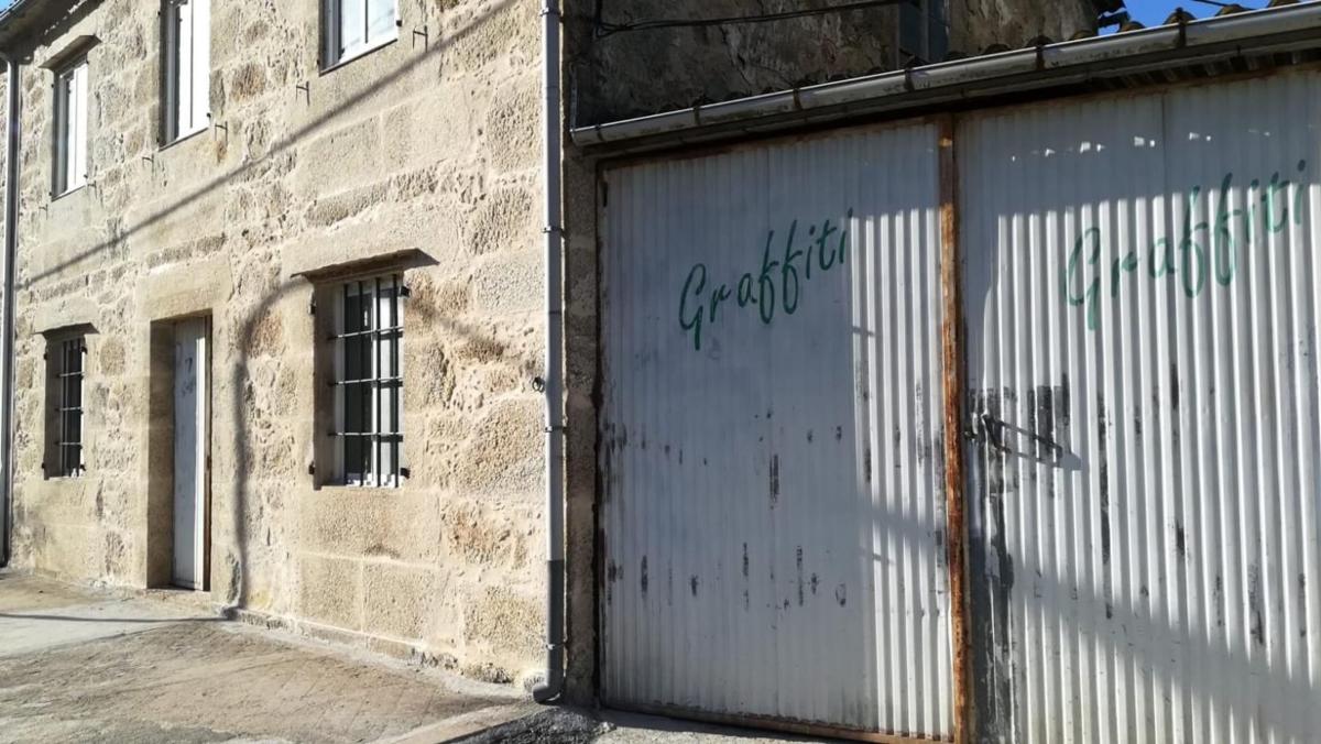 Venta de finca rústica en  Calle de Vidán , Santiago de Compostela photo 2