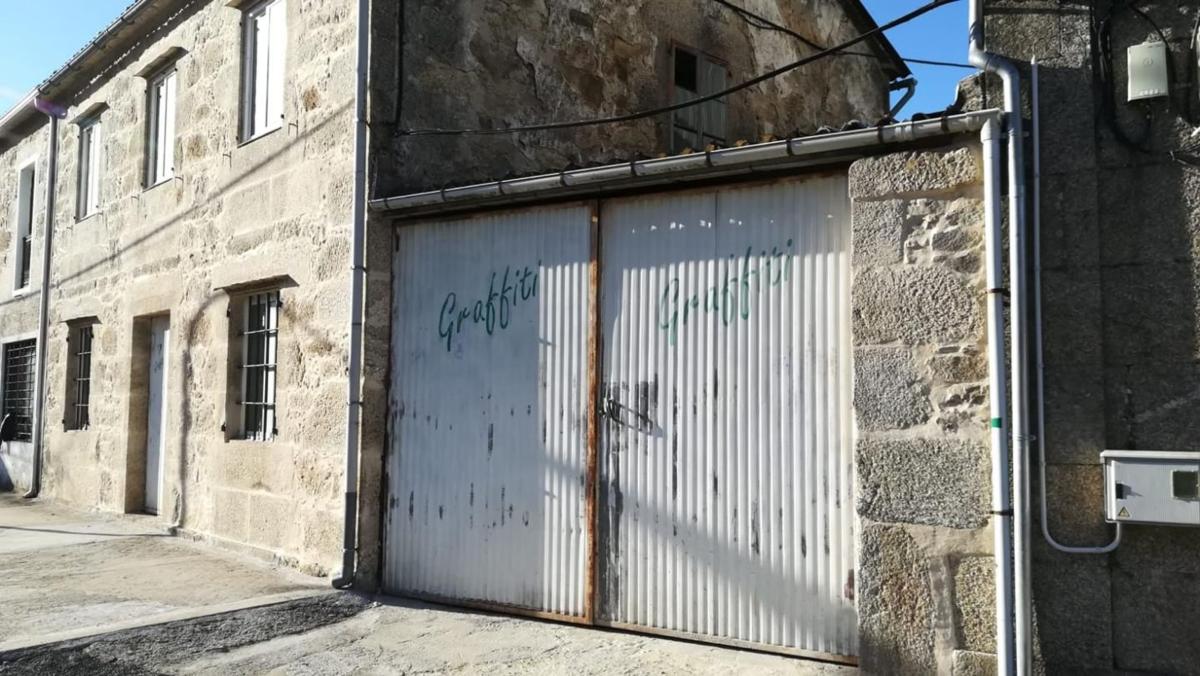 Venta de finca rústica en  Calle de Vidán , Santiago de Compostela photo 3