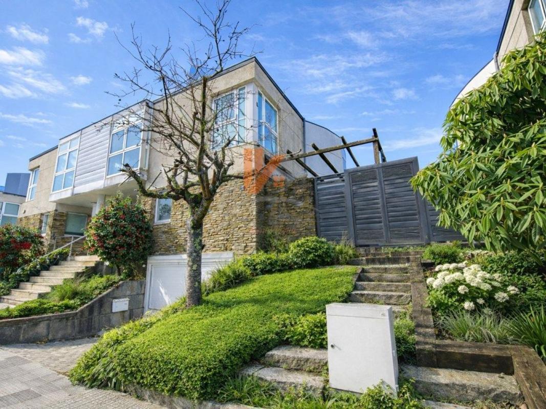 Sale of independent chalet in Calle de Ferrol, Santiago de Compostela
photo 3
