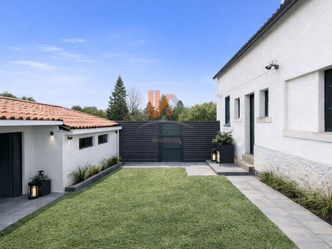 Sale of independent chalet in Calle do Pico Sacro, Santiago de Compostela
photo 4