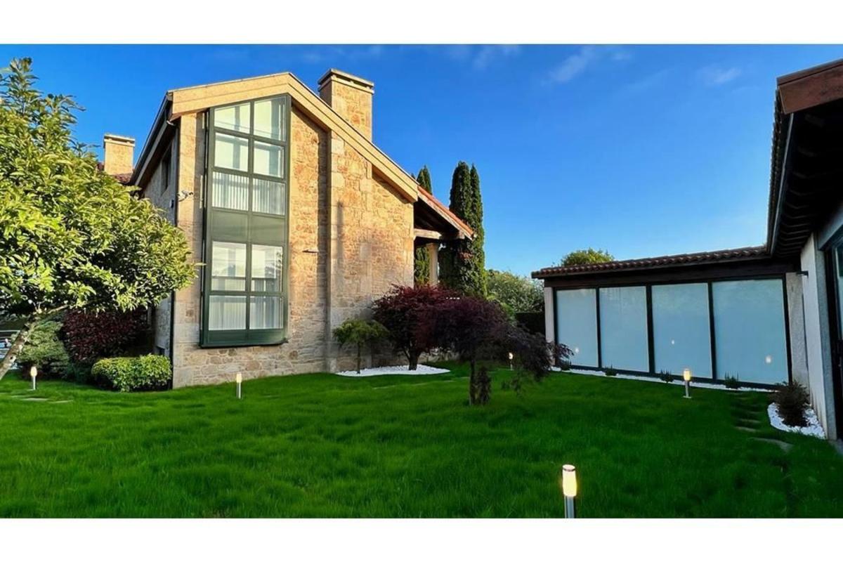 Sale of independent chalet in Calle da Pena, Santiago de Compostela
 photo 3