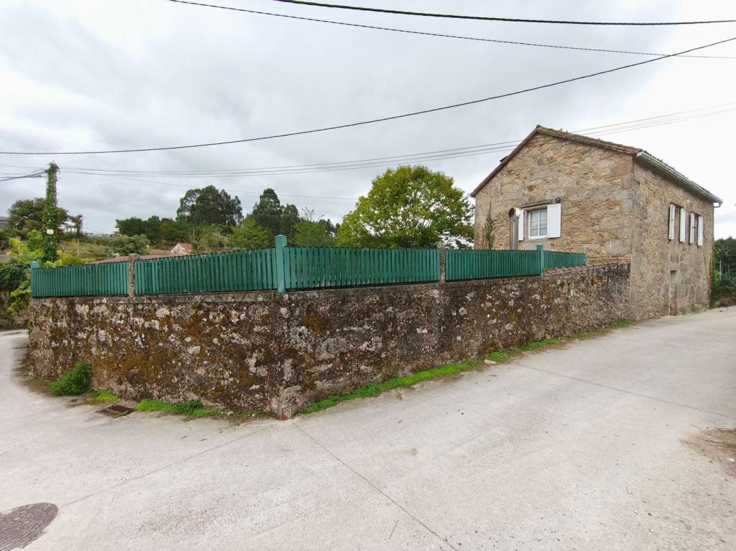 Sale of independent chalet in LG OUTEIRO. BUGALLIDO, Ames
 photo 2