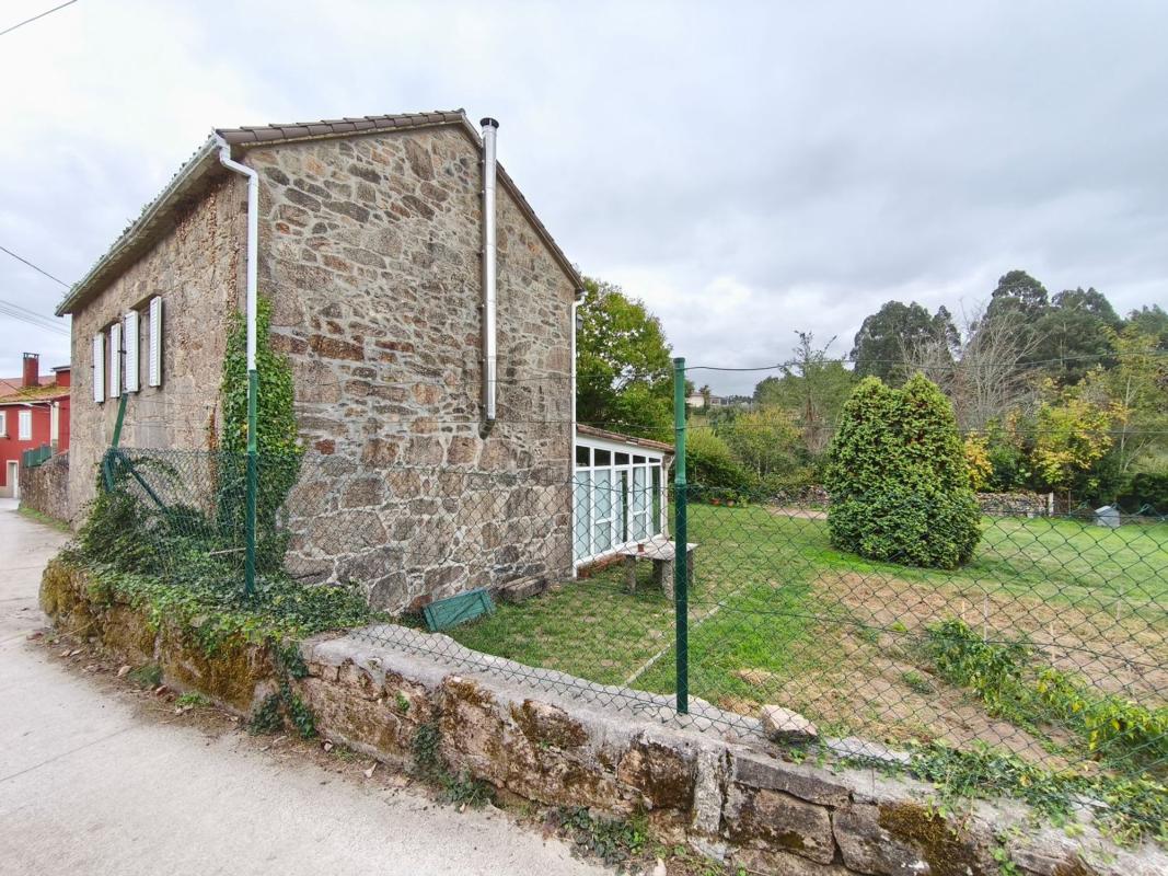 Sale of independent chalet in LG OUTEIRO. BUGALLIDO, Ames
 photo 4
