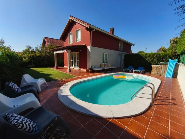 Chalet pareado en calle Nogueiras, 4 photo 1