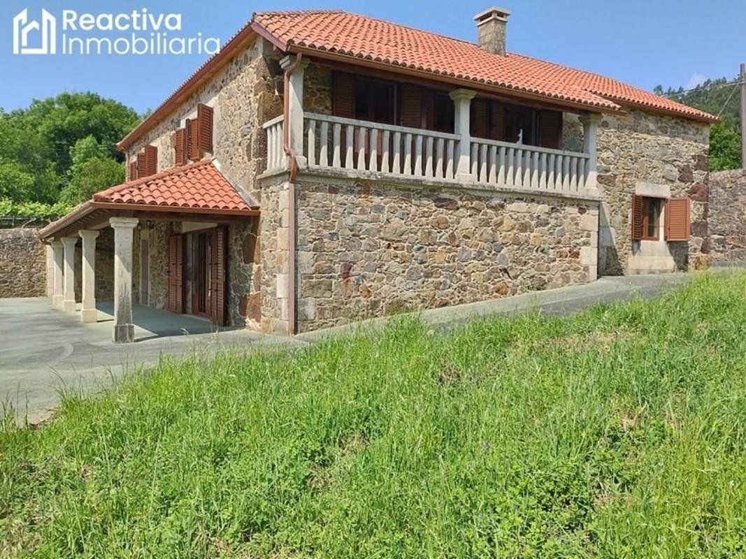 Sale of independent chalet in Calle de Marrozos, Santiago de Compostela
photo 2