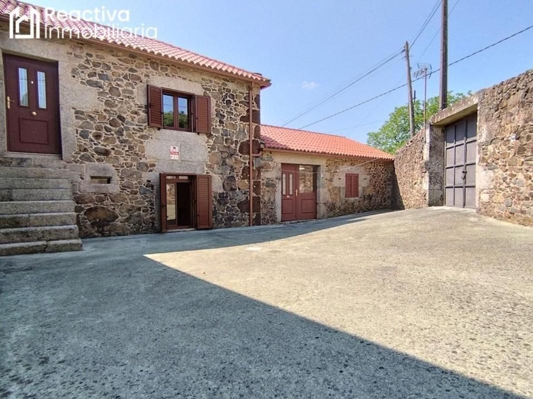 Sale of independent chalet in Calle de Marrozos, Santiago de Compostela
photo 3