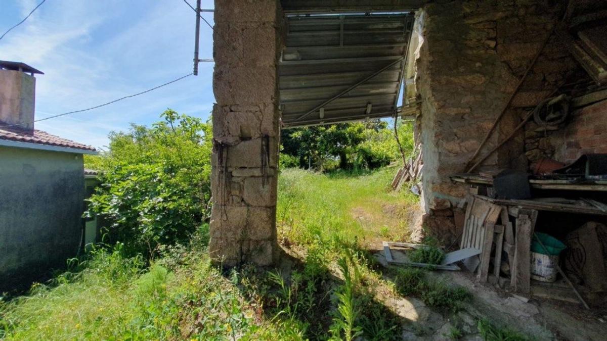 Sale of independent chalet in Calle Real de Roxos, Santiago de Compostela
photo 1
