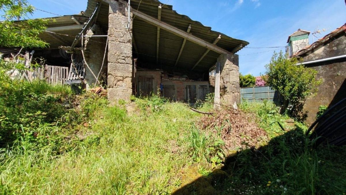 Sale of independent chalet in Calle Real de Roxos, Santiago de Compostela
photo 2