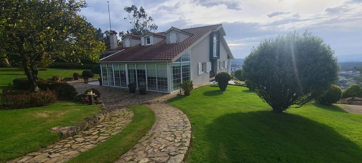 Sale of independent chalet in Calle dos Cabalos, Santiago de Compostela
 photo 2