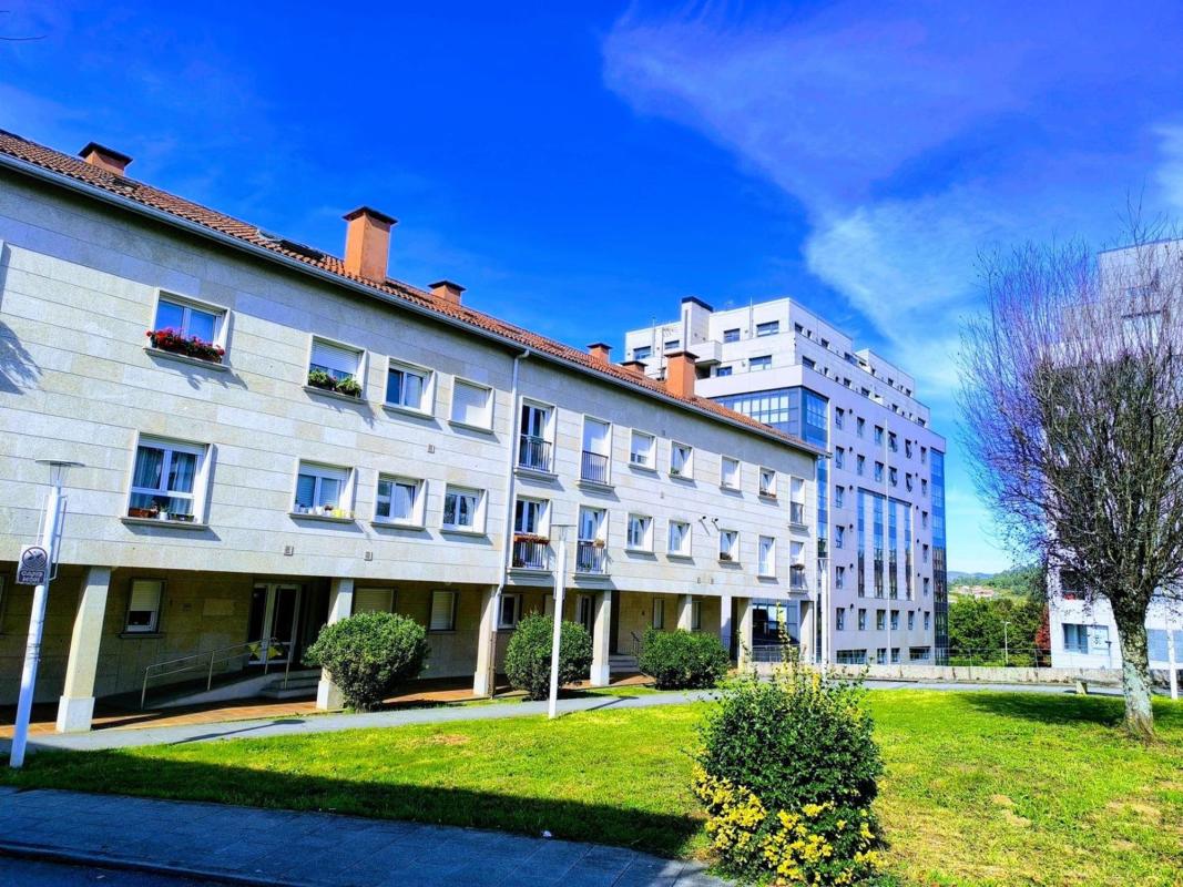 Sale of independent chalet in Calle do Campo de Santa Marta, Santiago de Compostela
photo 1