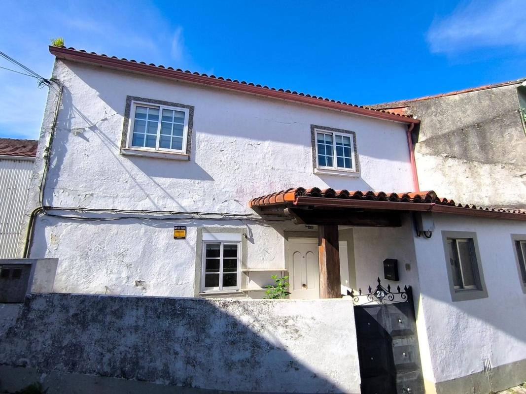 Sale of independent chalet in Calle do Campo de Santa Marta, Santiago de Compostela
photo 2