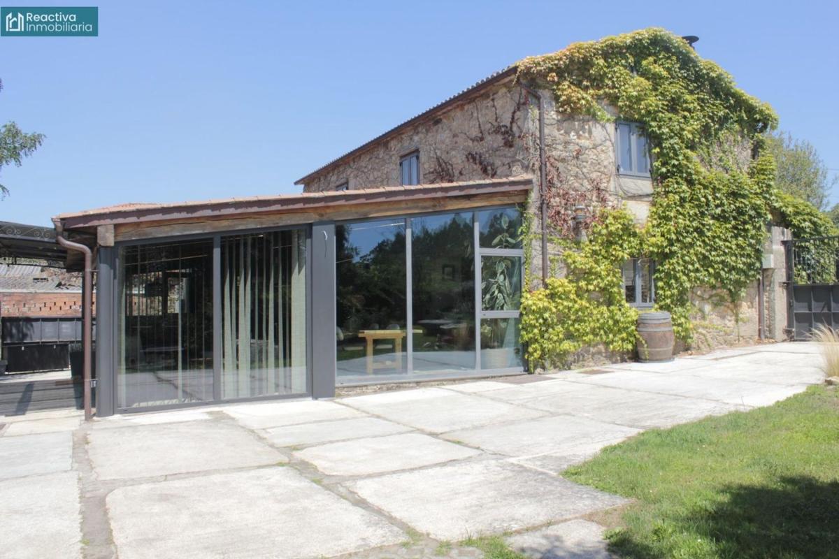 Venta de chalet independiente en Via Santiago de Compostela-La Estrada, Teo
photo 1