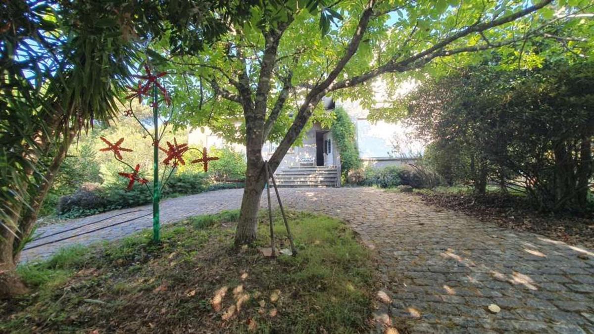 Sale of independent chalet in Calle do Nabal, Santiago de Compostela
photo 3