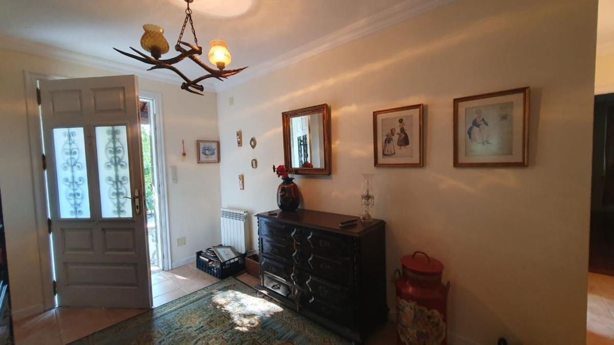 Sale of independent chalet in Calle do Nabal, Santiago de Compostela
photo 5
