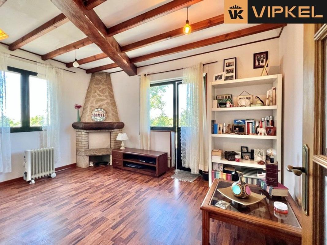 Продажа отдельного шале в  Aldea Vilaverde, Эймс photo 4