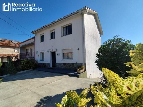 Chalet adosado en calle de Serafín Zas photo 1