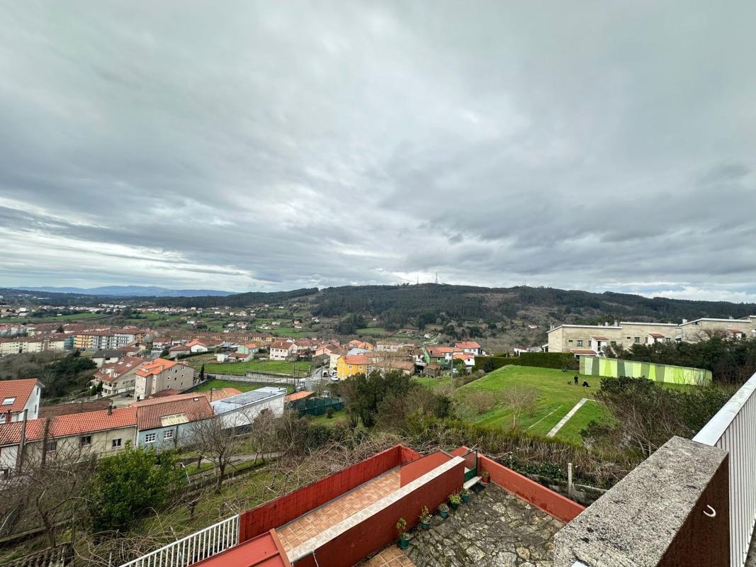 Sprzedaż niezależnego domku jednorodzinnego w Calle de Noia, Santiago de Compostela photo 1