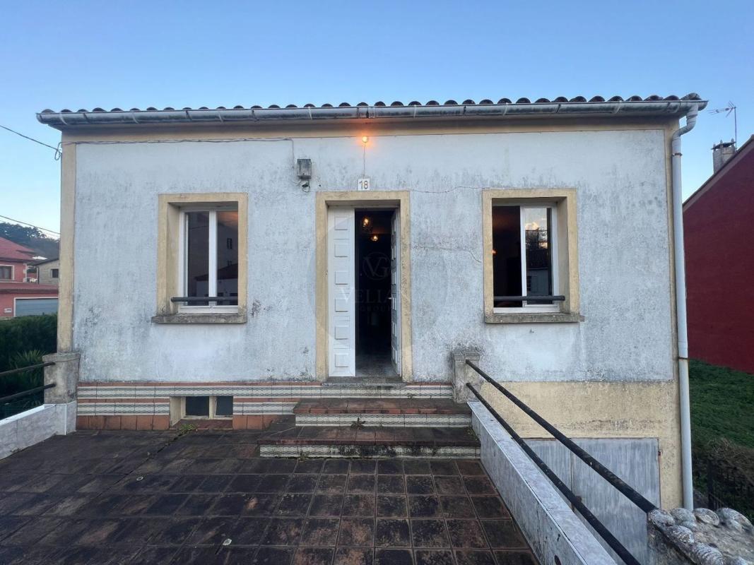 Sale of independent chalet in Calle de Vidán, Santiago de Compostela
photo 2