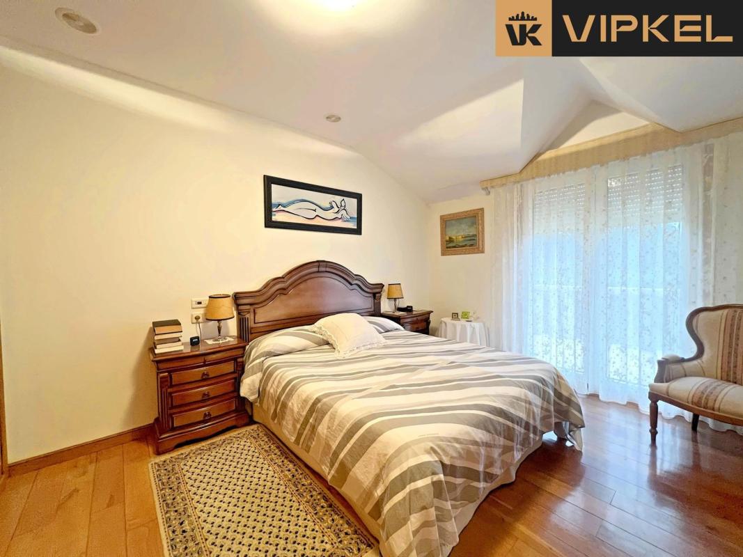Sale of independent chalet in Calle de Muros, Santiago de Compostela
photo 4