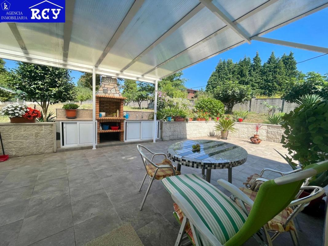 Sale of independent chalet in Calle de Xubris, Santiago de Compostela
 photo 2