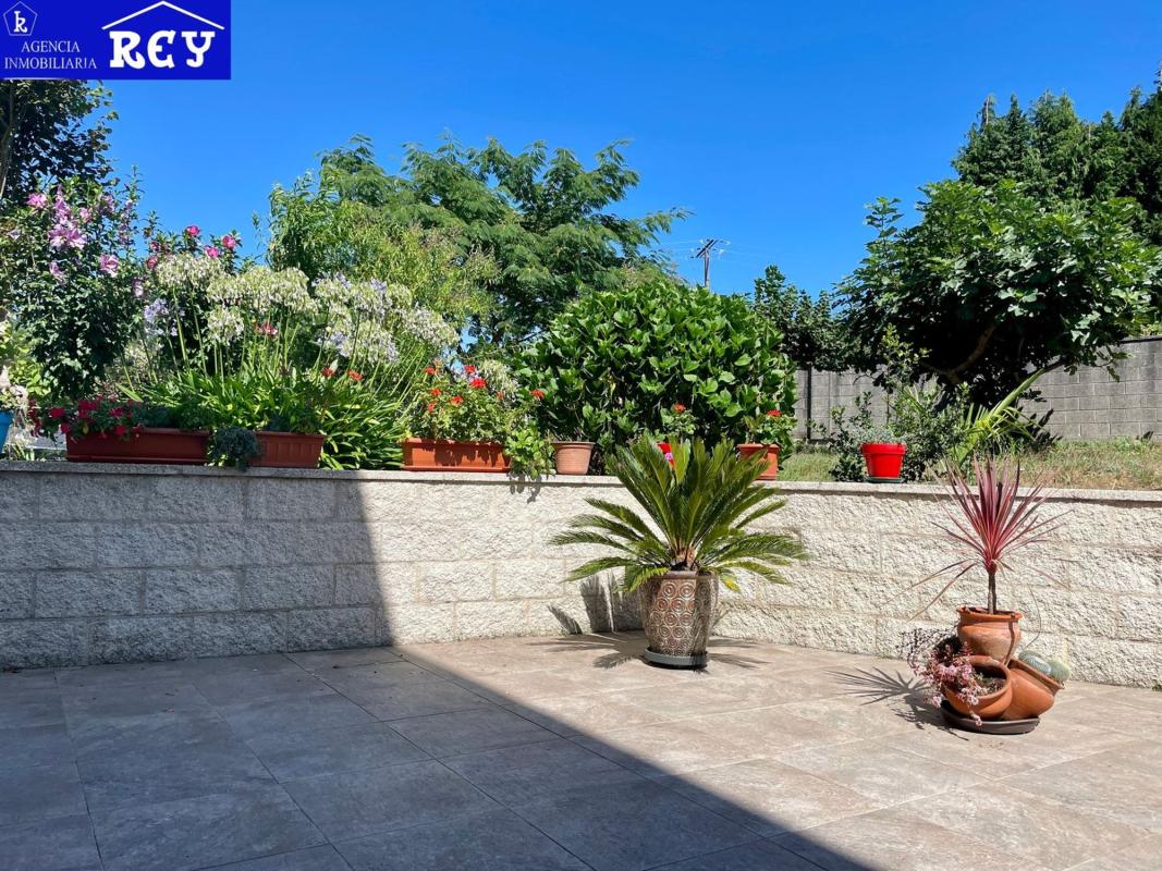 Sale of independent chalet in Calle de Xubris, Santiago de Compostela
 photo 3