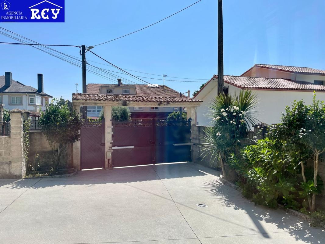 Sale of independent chalet in Calle de Xubris, Santiago de Compostela
 photo 5