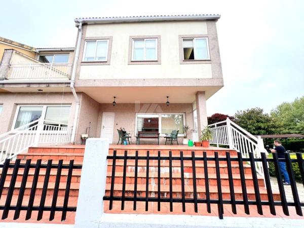 Chalet pareado en urbanizacion Verxeles photo 1