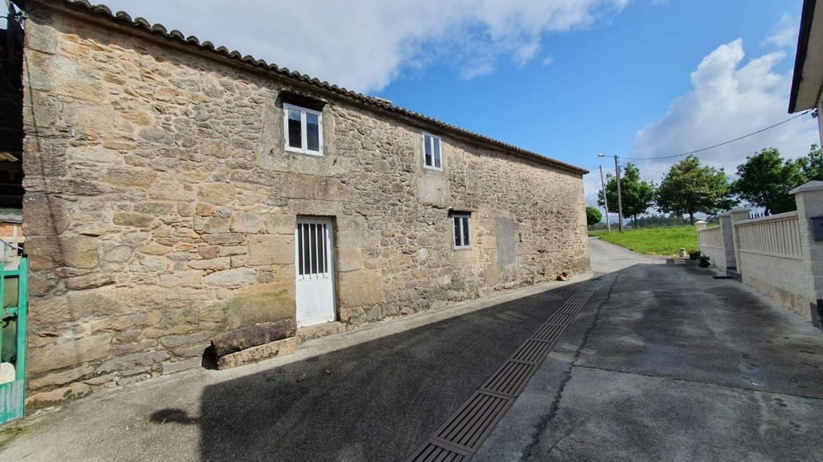 Sale of townhouse in  Lugar Lamascal , Santiago de Compostela photo 2