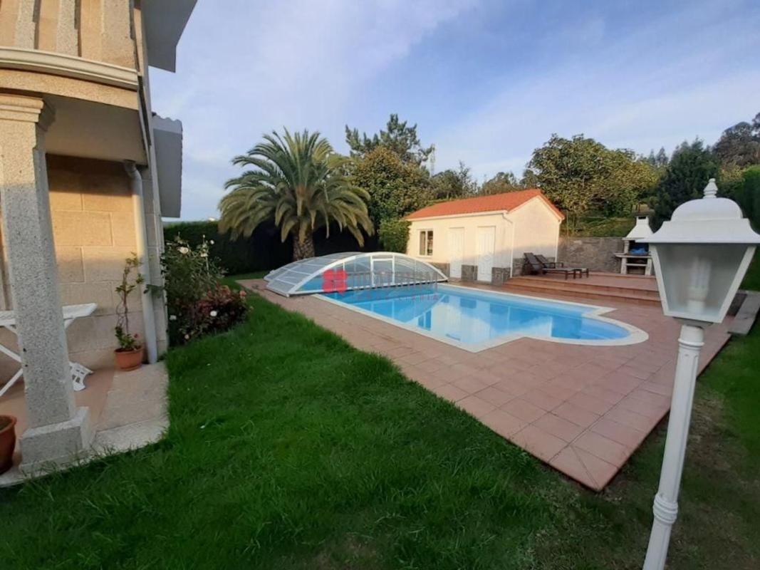 Sale of independent chalet in Calle de Muros, Santiago de Compostela
photo 2