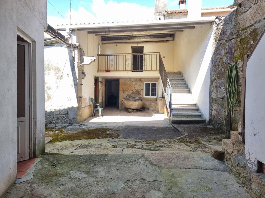 Sale of independent chalet in VILLESTRO, Santiago de Compostela
photo 4