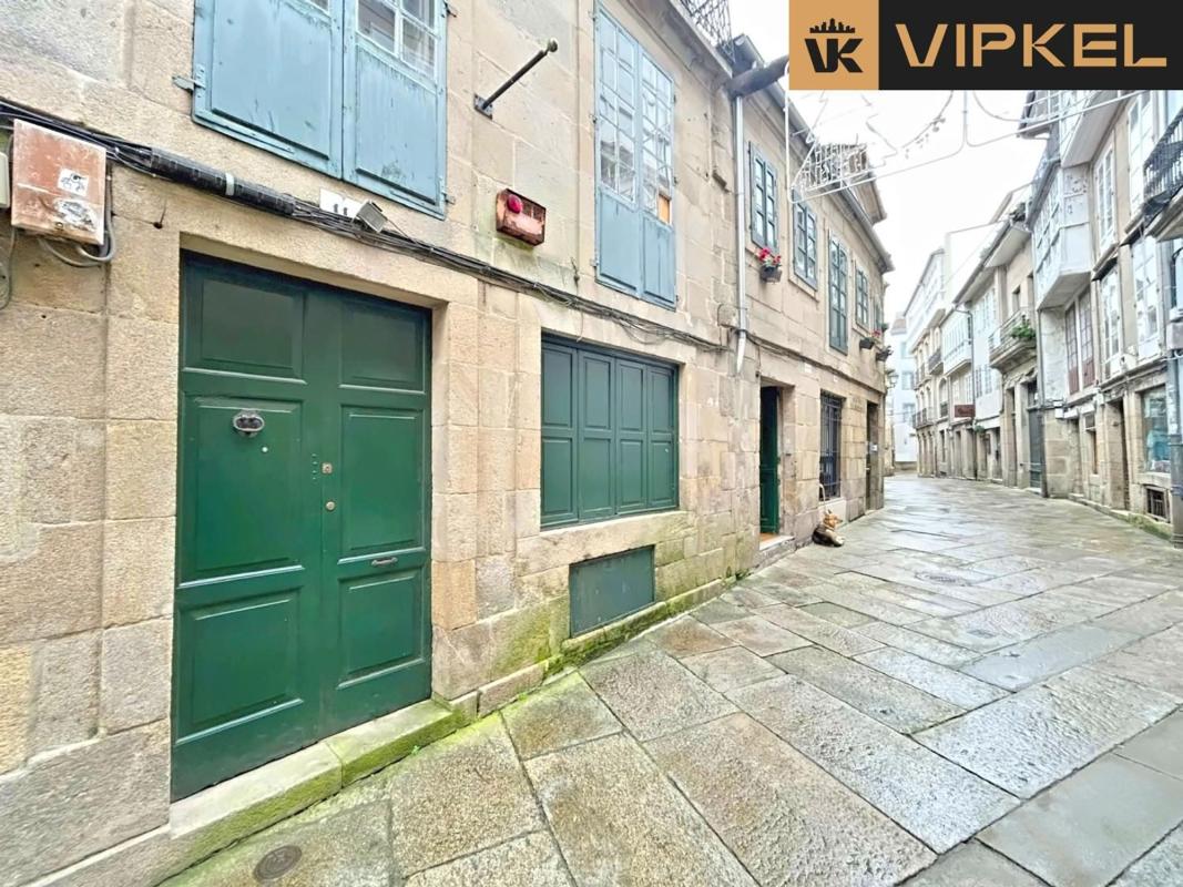 Sale of townhouse in Calle Travesa , Santiago de Compostela photo 1