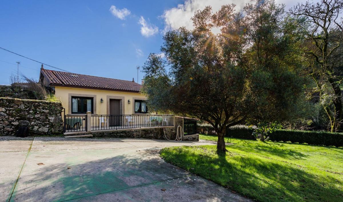 Sale of independent chalet in Calle Furelos, Melide
 photo 2