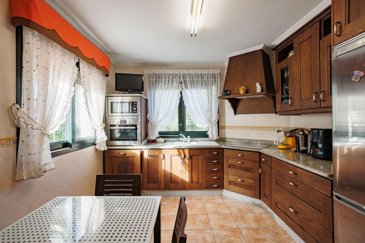 Sale of independent chalet in Calle Furelos, Melide
 photo 4