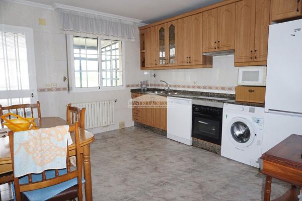Частный шале на продаже в  Calle Folicheiro, Мелиде photo 3