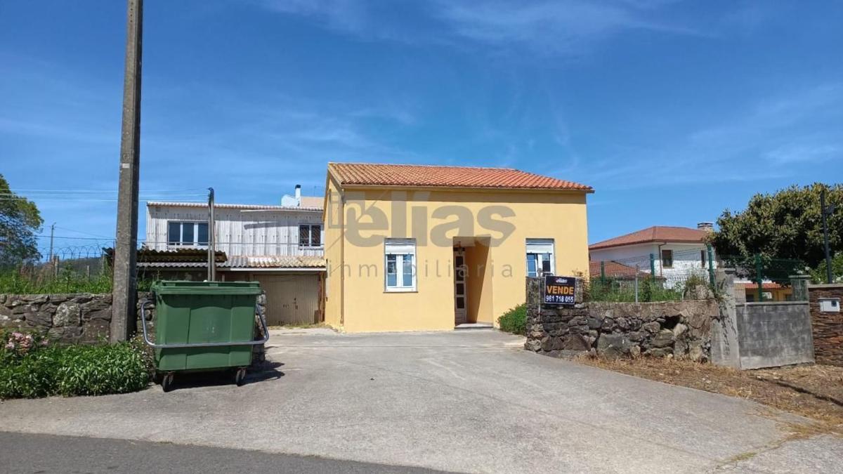 Продажа отдельного шале в Calle Rueiro da Cancela, 30, Зас photo 1